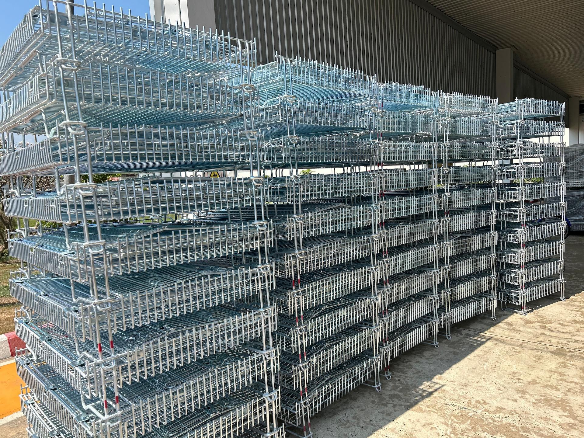 ตะแกรงบรรจุพรีฟอร์ม จำนวนมาก